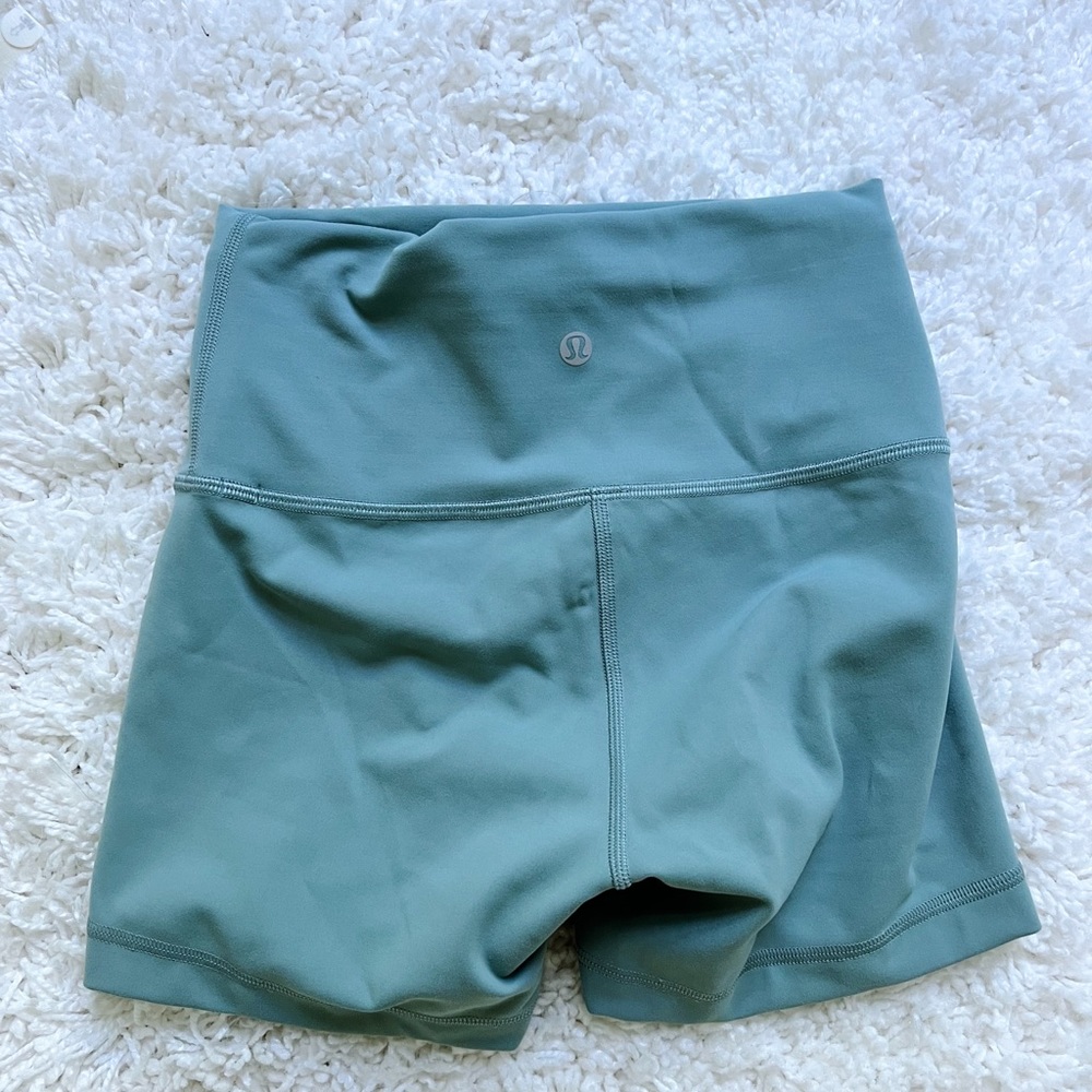 NWOT Wunder Train High Rise Short 4”